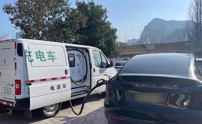 舒兰汽车搭电